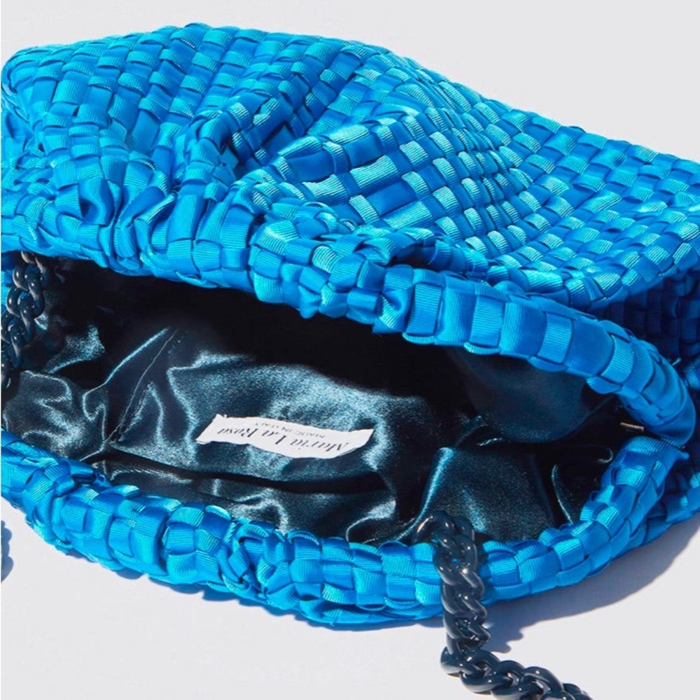 Stylish Blue Shoulder Bag with Modern Appeal - Picture 4 of 5